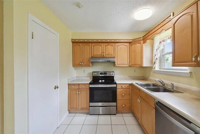 Building Photo - 2837 Britannica Dr