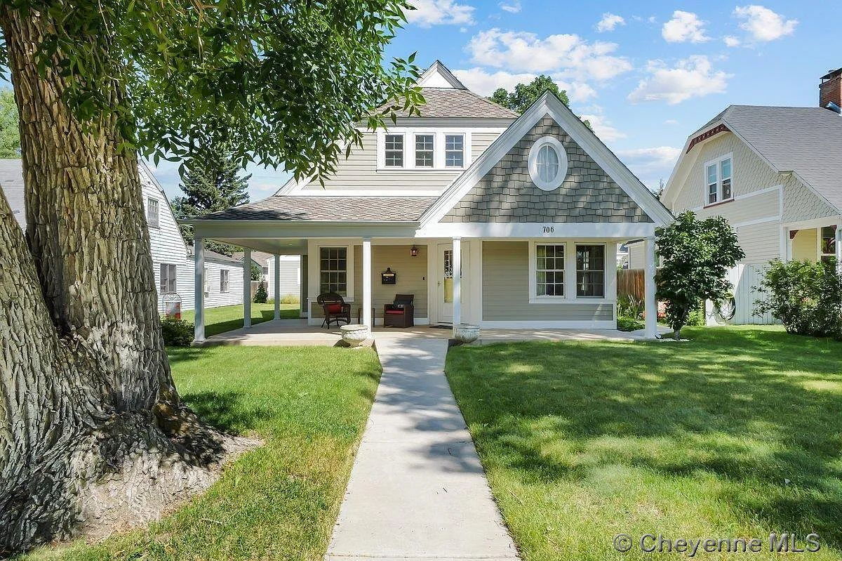 Foto principal - Charming Three Bedroom Home!