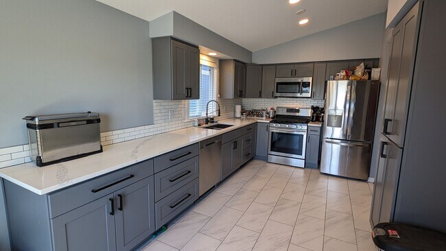 Foto del edificio - CUTE 3 bedroom Rambler with AC & PET FRIENDLY