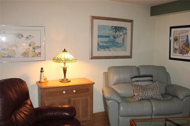 Foto del edificio - 6304 Pointe W Blvd W