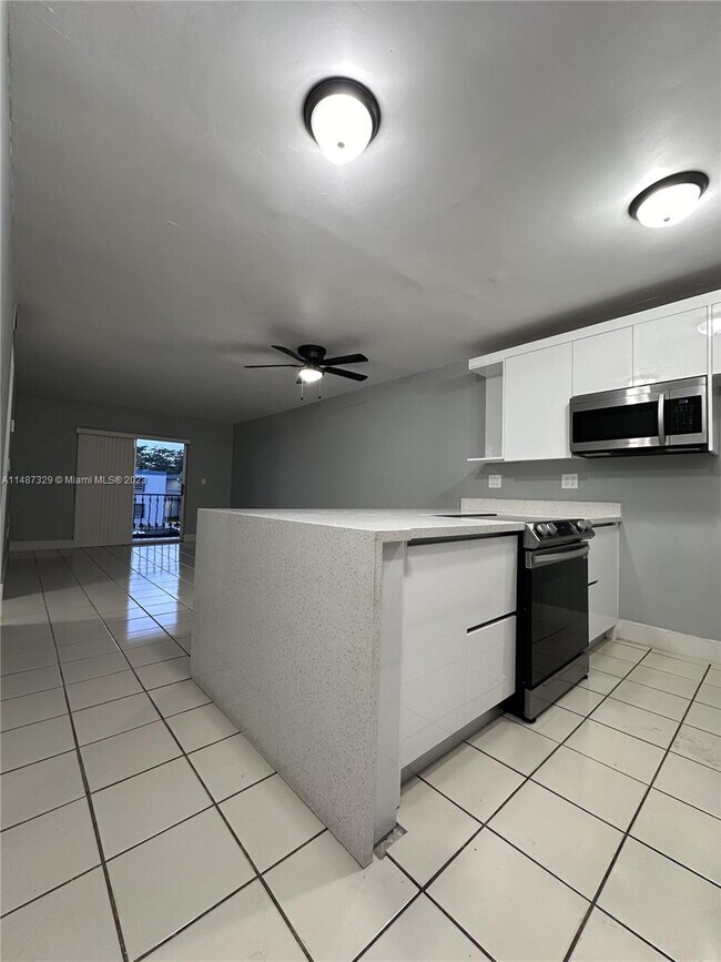 Foto del edificio - 145 SW 30th Ct