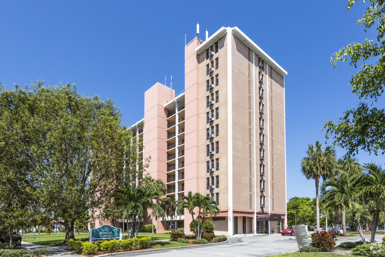Primary Photo - Bonair Towers