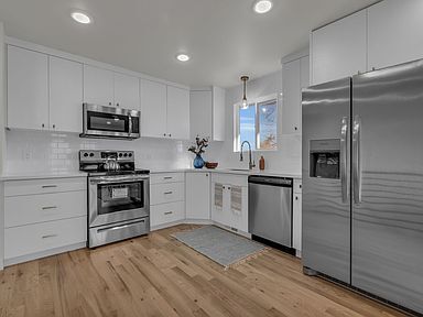 Foto del edificio - 12055 Cinnamon Ridge Rd