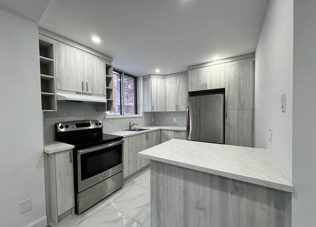 Building Photo - 720 Av. Marin