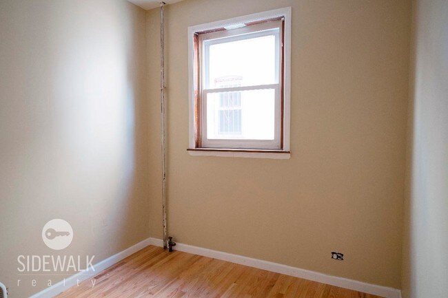 Building Photo - 2314 Steinway St