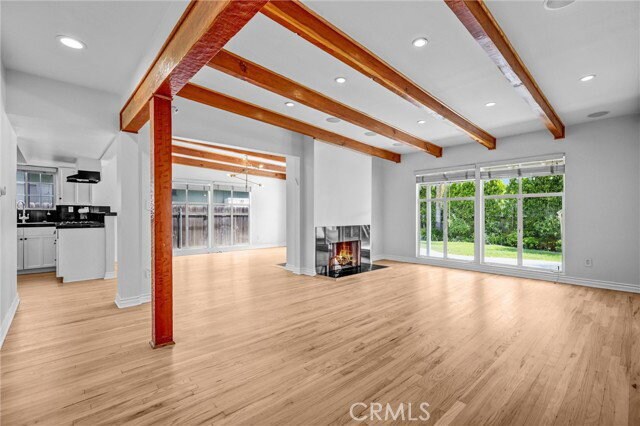 Foto del edificio - 6106 Wilkinson Ave