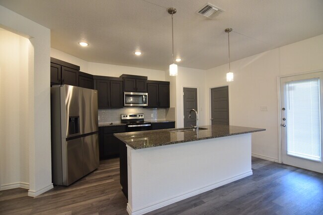 Foto del edificio - 7516 McCulloch Rd