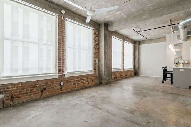 Building Photo - 1900 Jackson St