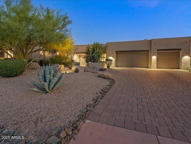 Building Photo - 5447 E Ron Rico Rd