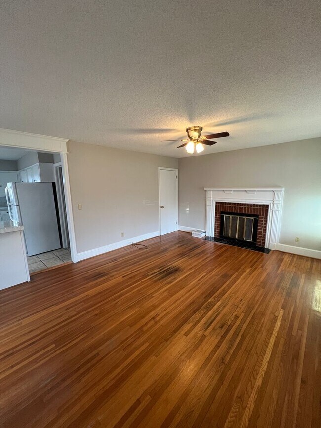 Foto del edificio - 3 Bedroom Single Family Home (LARGE BACK Y...