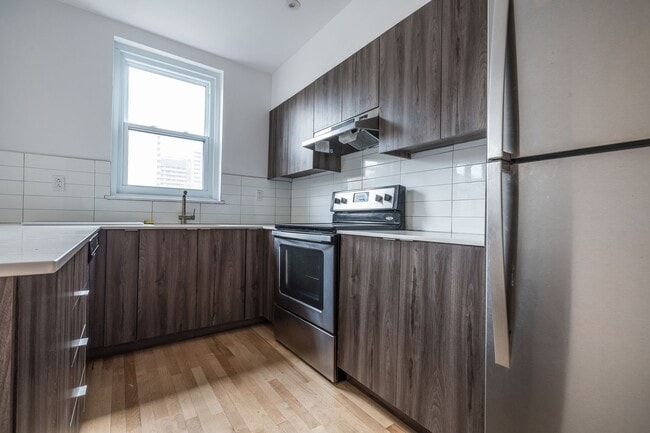 Building Photo - 2105 Rue Chomedey