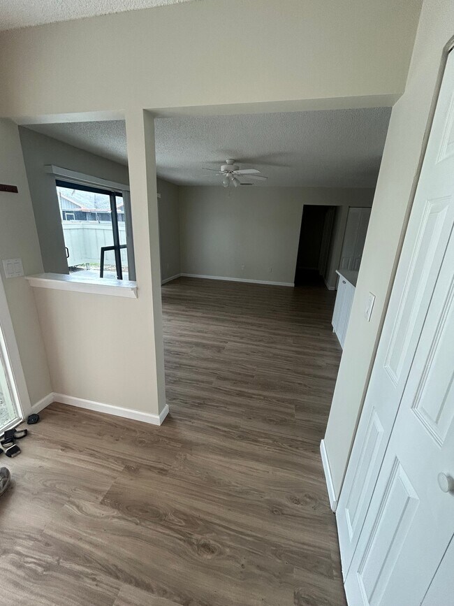 Foto del edificio - 4015 Cinnamon Cir