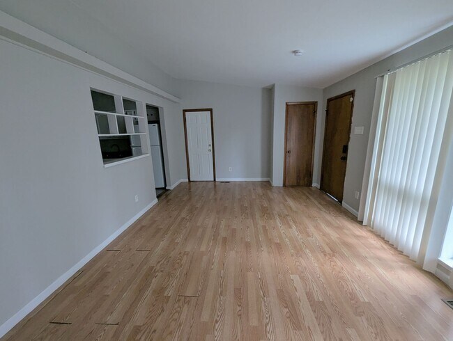 Building Photo - Spanish Lake Stunner