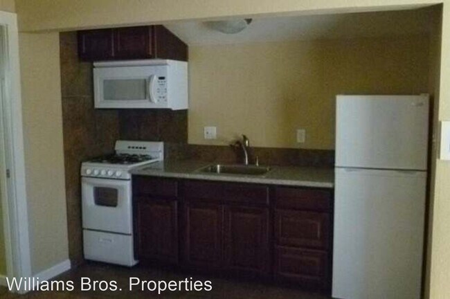 Building Photo - 1 br, 1 bath House - 135 N. Pacific #C