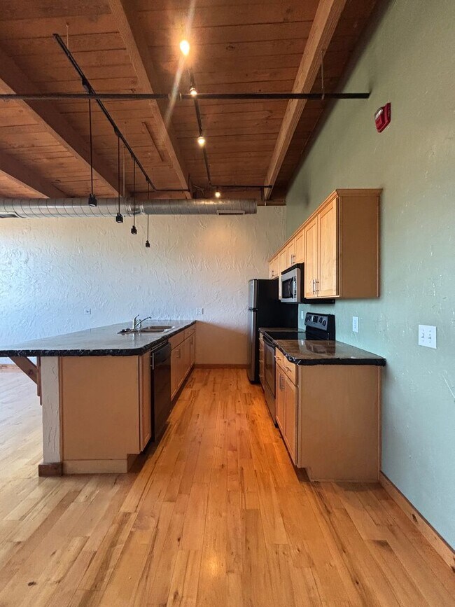 Foto del edificio - Apply Now to view this Studio loft in a gr...