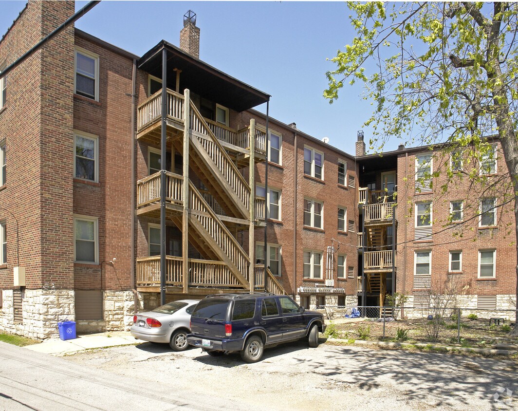 Foto del edificio - 4464 Russell Ave