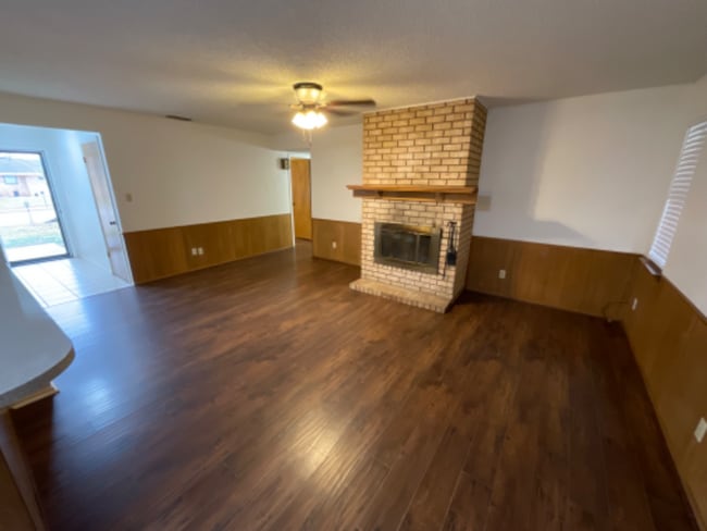 Building Photo - 5202 Wildwood Dr