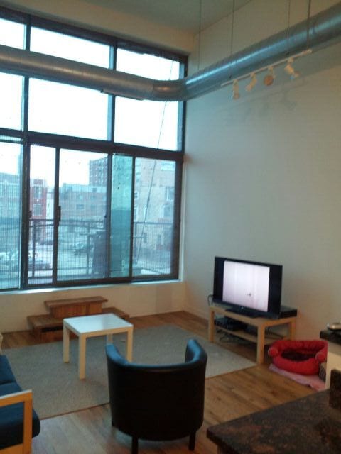 private balcony - 1224 W Van Buren St