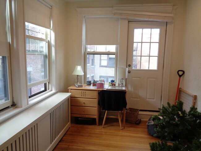 Foto del edificio - 73 Parkman St