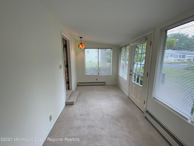 Building Photo - 917 4th Ave