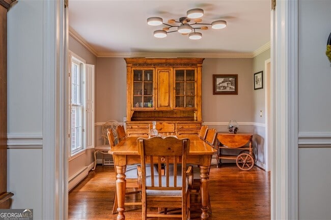 Foto del edificio - 227 W Lakeshore Dr