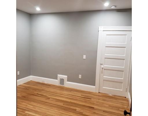 Building Photo - 79-81 Gardiner St