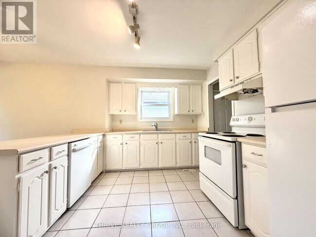 Building Photo - 202 Muriel Crescent