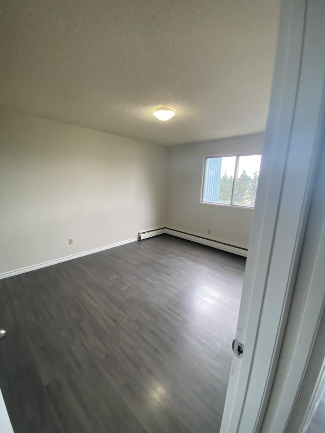 Building Photo - 80 Brookwood Dr