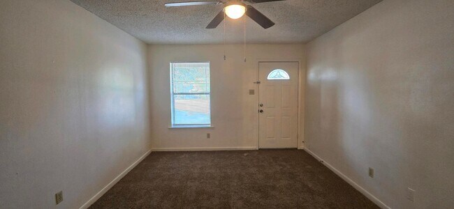 Foto del edificio - Available! 2 Bedroom 1 Bath Close to Everything! Longview, TX!