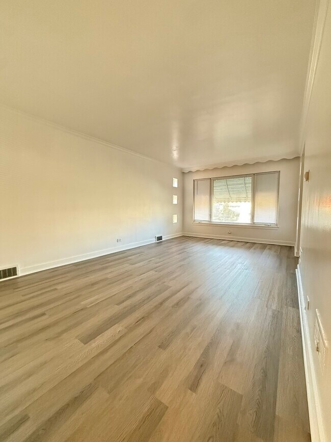 Foto del edificio - 8542 S Winchester Ave