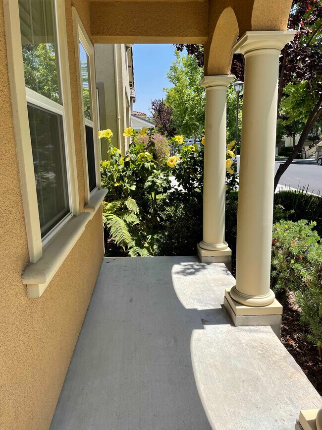 Front Patio - 1871 Worthington Cir
