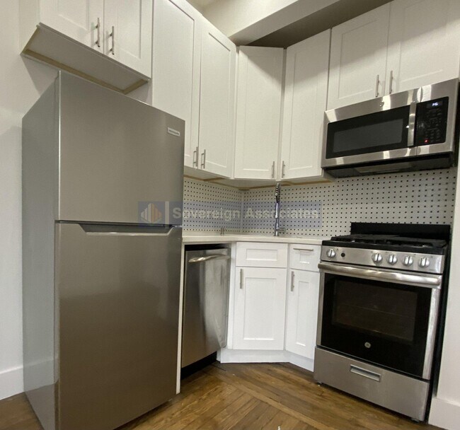 Building Photo - 45 Tiemann Pl