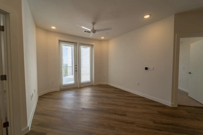 Building Photo - 6324 N Lamar Blvd