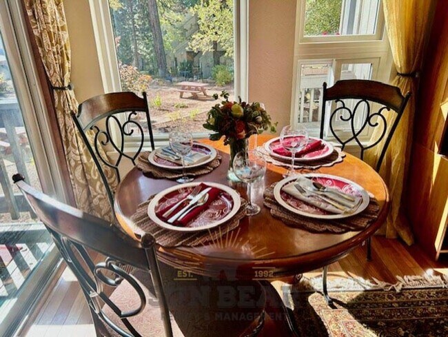 Foto del edificio - Adorable 2 Bedroom - Central Incline! 1 Do...