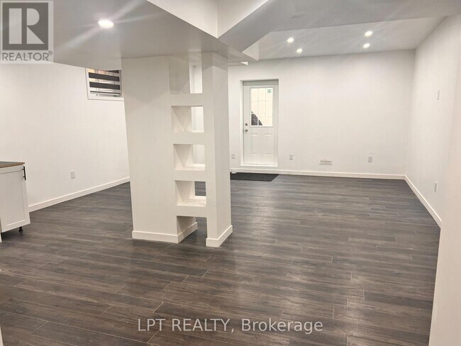 Photo du bâtiment - 3401 Regiment Rd