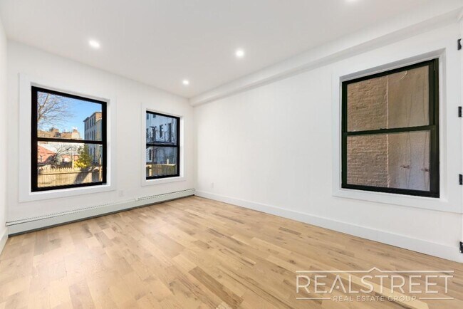 Foto del edificio - Stunning New 2 BR in Clinton Hill