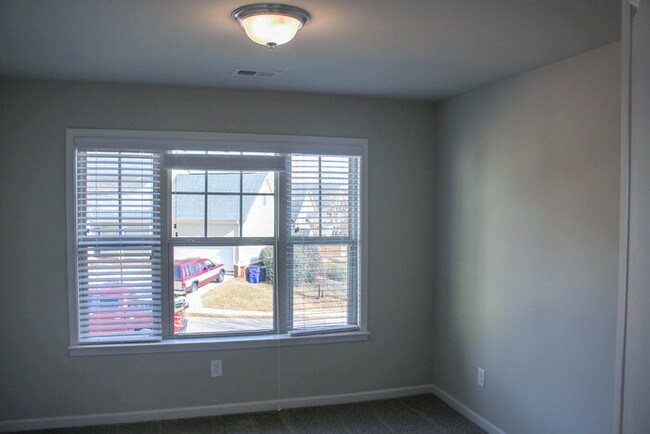 Building Photo - 30 Pratt Dr