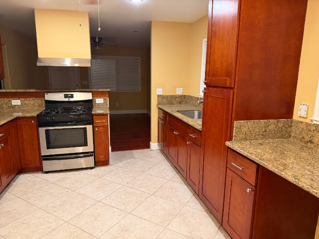 Building Photo - 1621 Hobson Ave