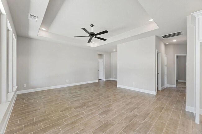 Foto del edificio - 2110 Briarwood Dr
