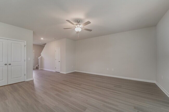 Building Photo - 6420 Lowe Ln