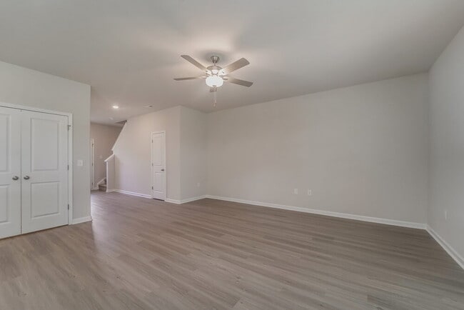 Foto del edificio - 6420 Lowe Ln