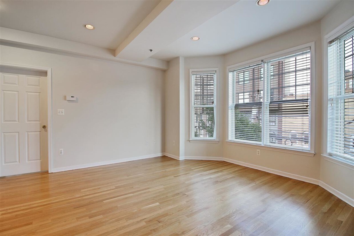 Foto principal - 704 Clinton St