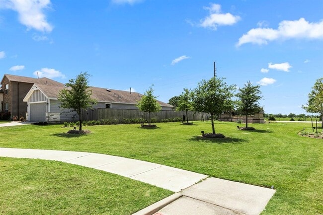 Foto del edificio - 5735 Prairie Chapel Rd
