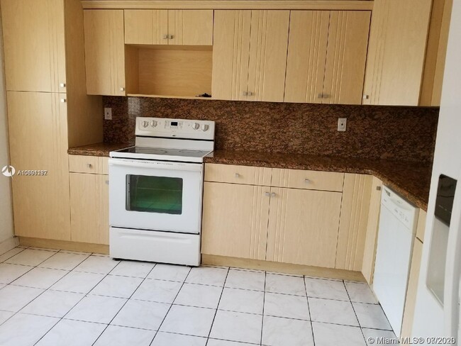 Foto del edificio - 3861 NE 167th St