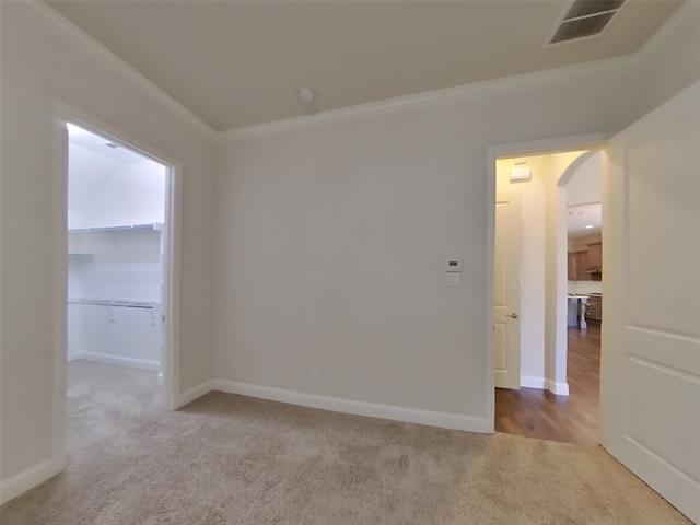 Foto del edificio - 5636 Grove Cove Dr