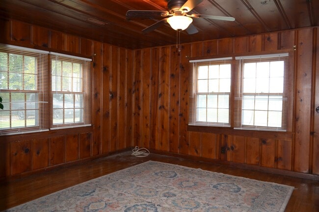 Building Photo - 1851 Pine Ridge Rd