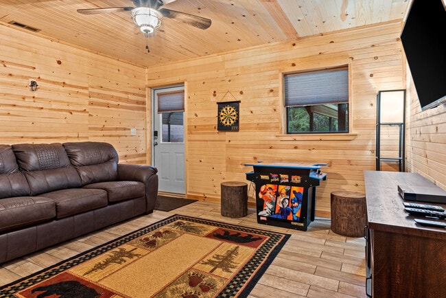 Foto del edificio - 4050 Henson Rd