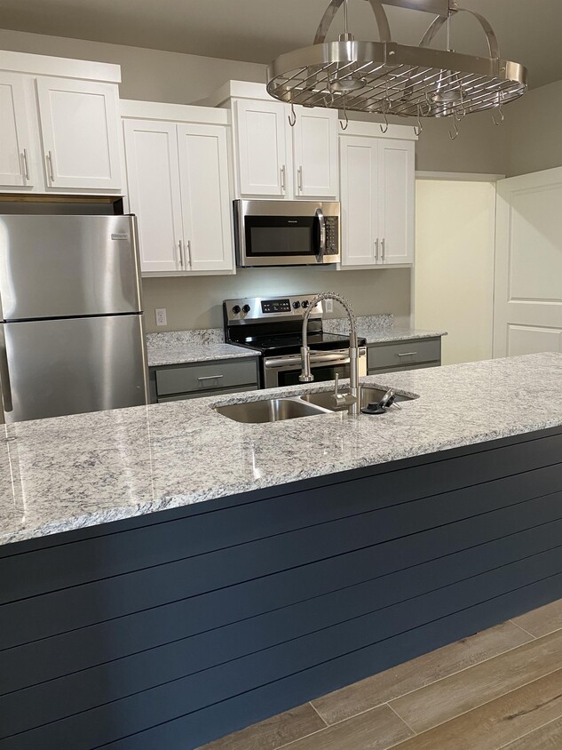 Foto principal - 8042 Massard Rd