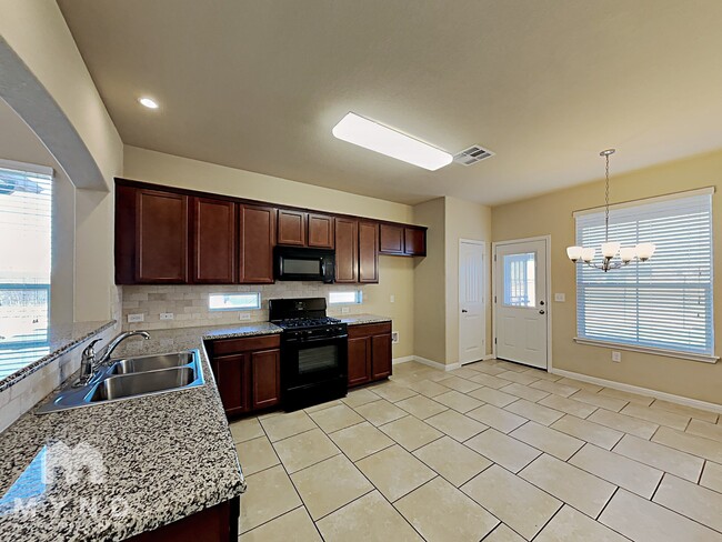 Foto del edificio - 429 Epiphany Ln