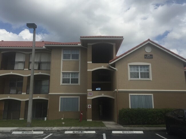 MODERN BUILDING - 201 SW 116th Ave
